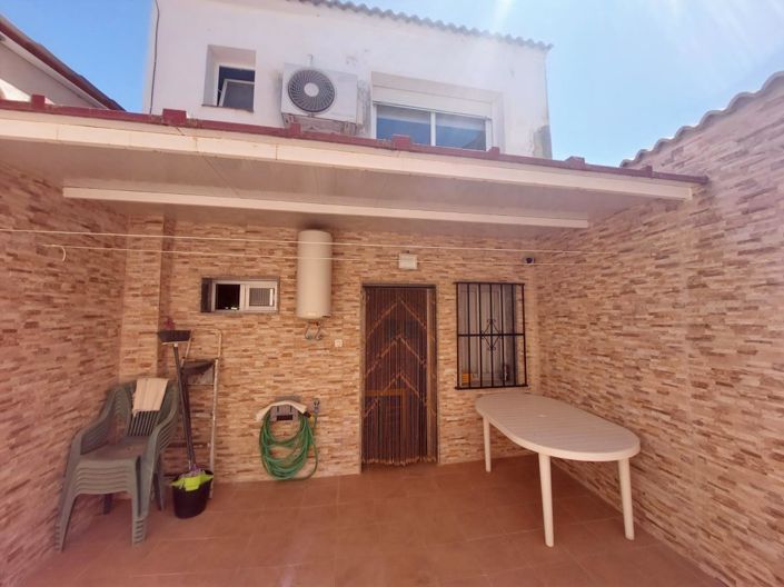 Image No.21-4 Bed Townhouse for sale