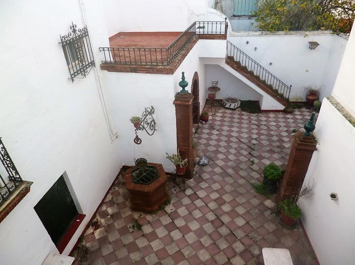 Image No.2-6 Bed Townhouse for sale