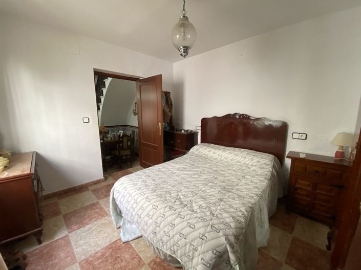 Image No.35-6 Bed Townhouse for sale