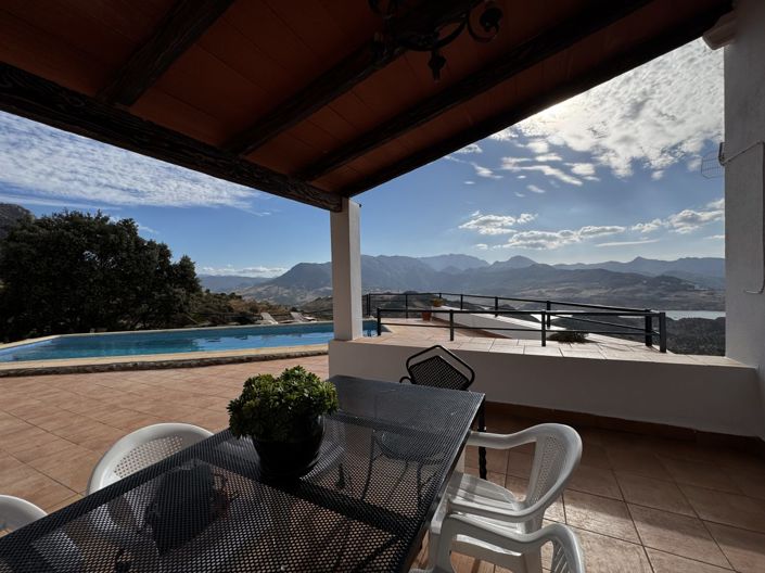 Image No.2-4 Bed Property for sale