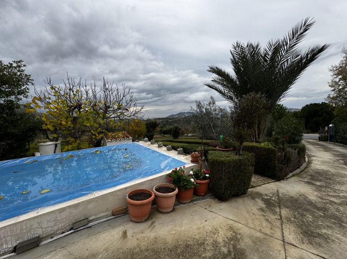 Image No.4-4 Bed Property for sale