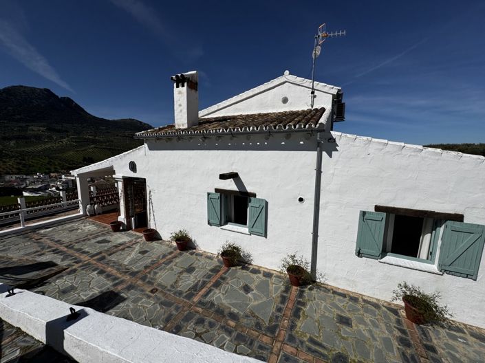Image No.13-3 Bed Property for sale