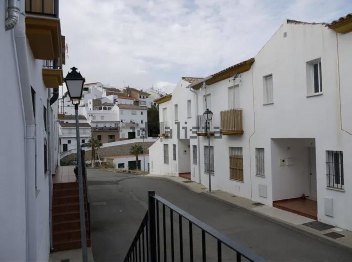 Image No.2-3 Bed Property for sale