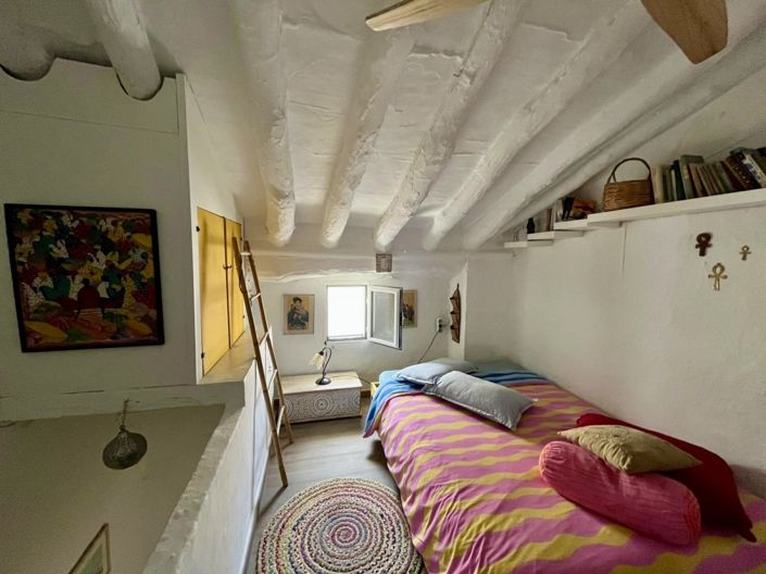 Image No.11-2 Bed Townhouse for sale