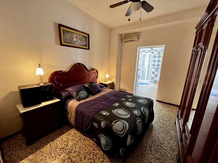 Image No.17-4 Bed Property for sale