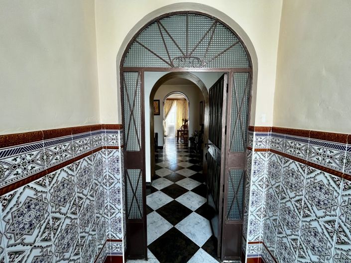 Image No.2-4 Bed Property for sale