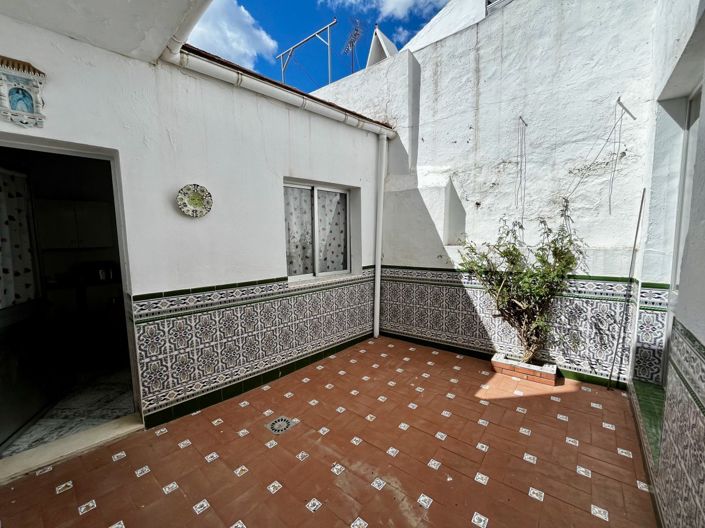 Image No.8-4 Bed Property for sale