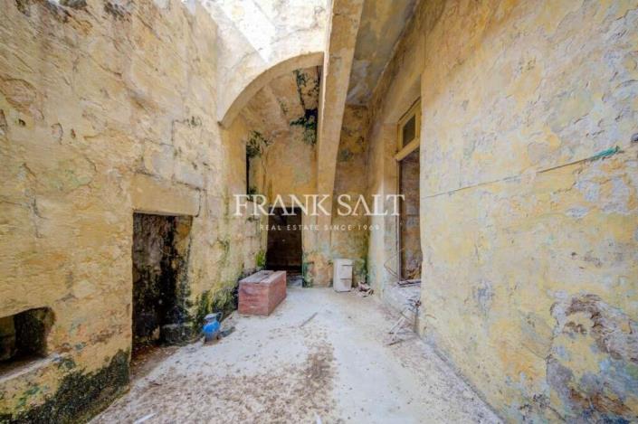 Image No.18-4 Bed Property for sale