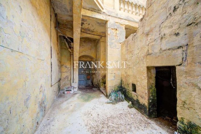Image No.23-4 Bed Property for sale