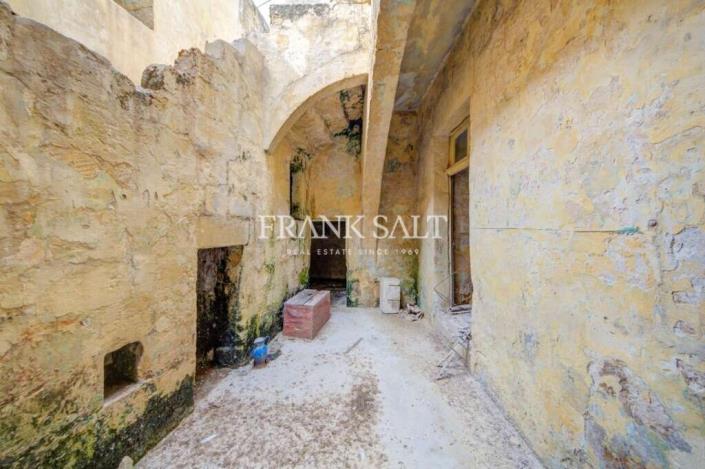 Image No.22-4 Bed Property for sale