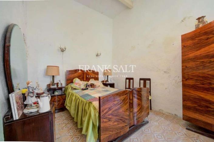 Image No.28-3 Bed Property for sale