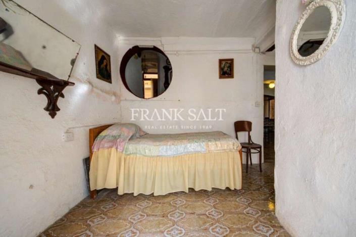 Image No.33-3 Bed Property for sale
