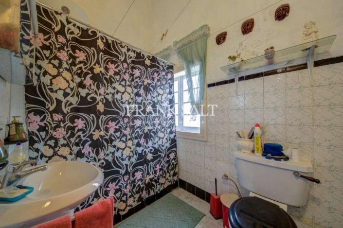 Image No.40-3 Bed Property for sale