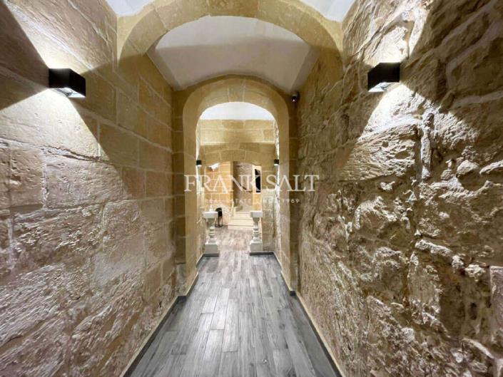Image No.22-3 Bed Property for sale