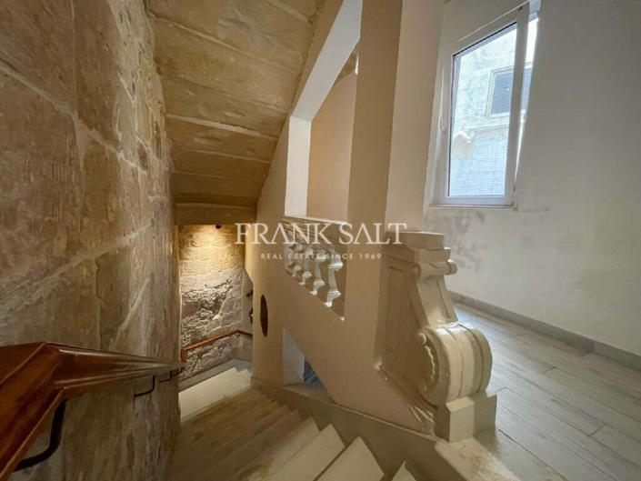 Image No.25-3 Bed Property for sale