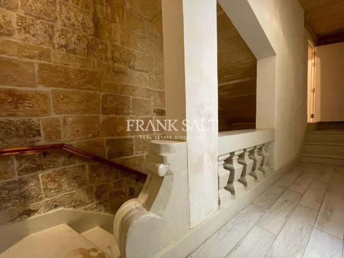 Image No.32-3 Bed Property for sale