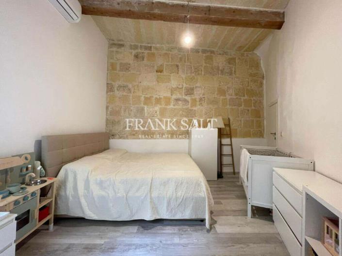 Image No.36-3 Bed Property for sale