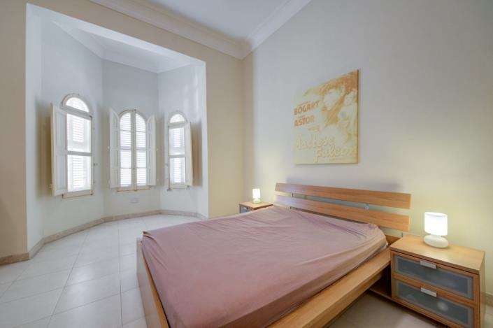 Image No.26-3 Bed Property for sale