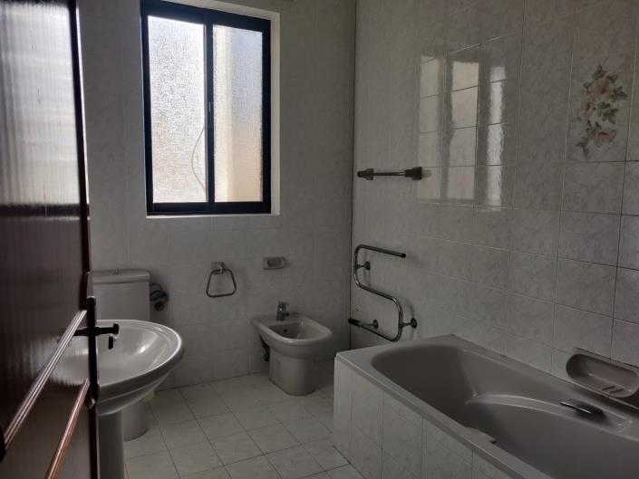 Image No.28-4 Bed Property for sale