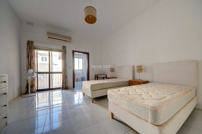 Image No.17-4 Bed Property for sale