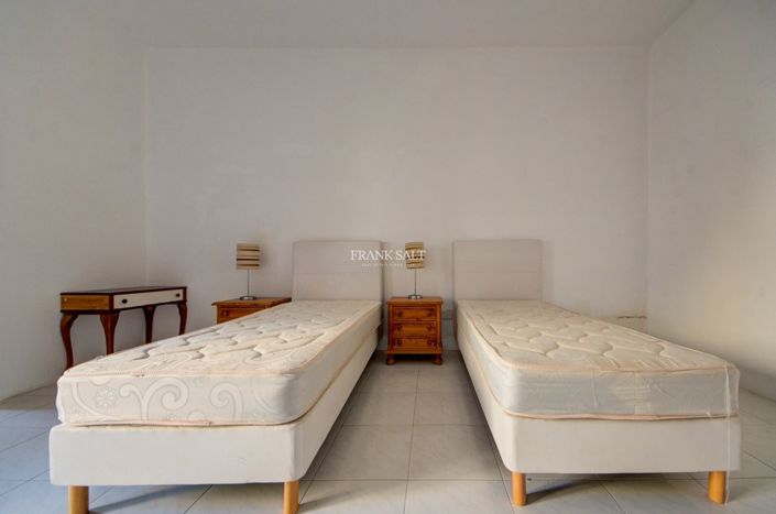 Image No.18-4 Bed Property for sale