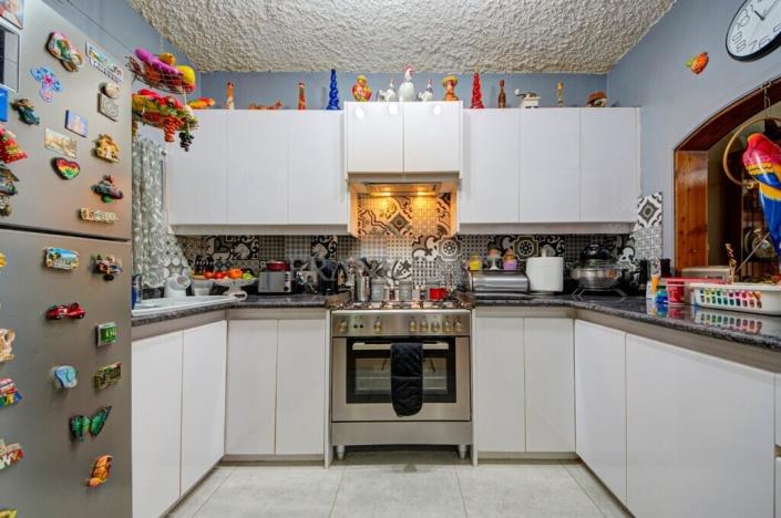 Image No.21-2 Bed Property for sale