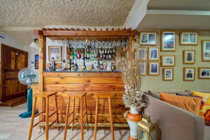 Image No.15-2 Bed Property for sale