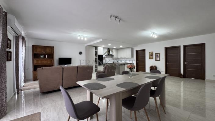 Image No.18-3 Bed Property for sale