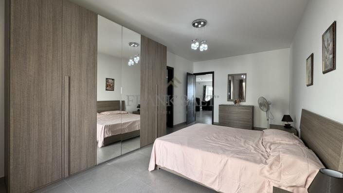 Image No.21-3 Bed Property for sale