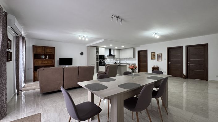 Image No.2-3 Bed Property for sale