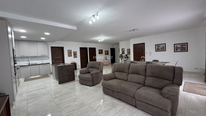 Image No.4-3 Bed Property for sale