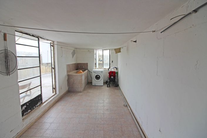 Image No.15-3 Bed Property for sale