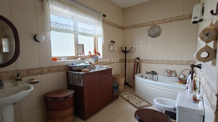 Image No.5-Propriété de 4 chambres à vendre à Paola