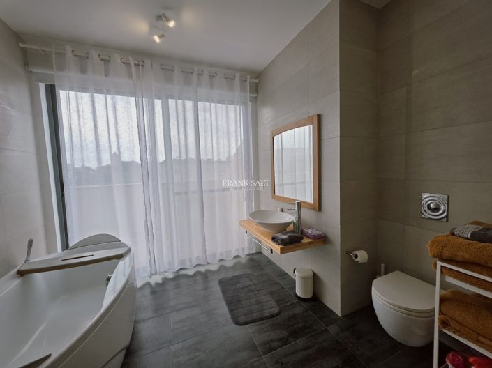 Image No.6-Propriété de 3 chambres à vendre à Xaghra