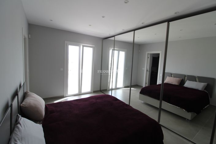 Image No.6-3 Bed Property for sale