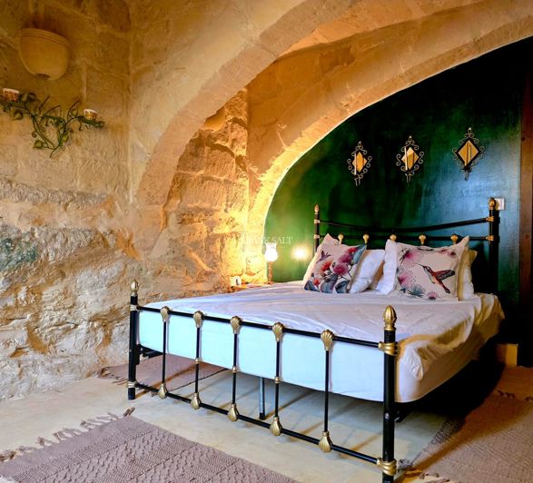 Image No.16-5 Bed Property for sale