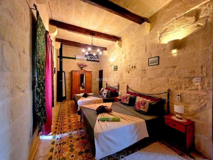 Image No.18-5 Bed Property for sale
