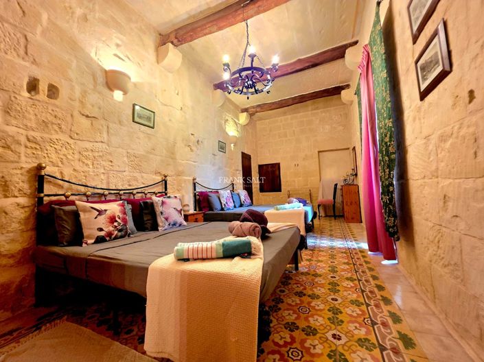 Image No.19-5 Bed Property for sale