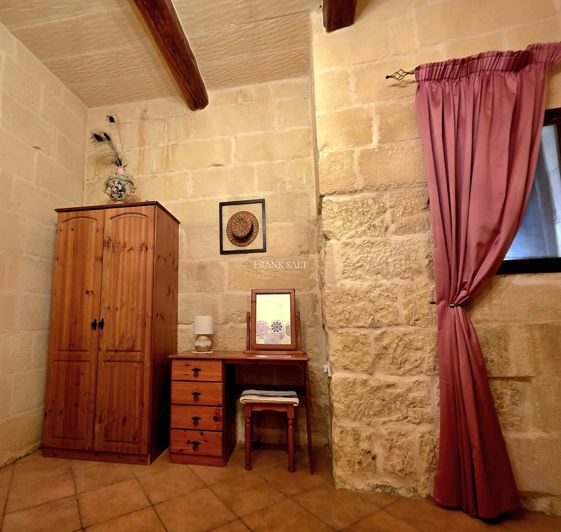 Image No.23-5 Bed Property for sale