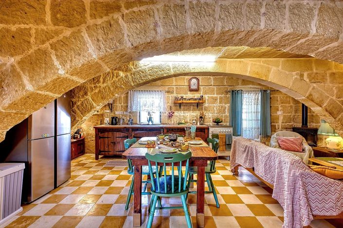 Image No.5-5 Bed Property for sale