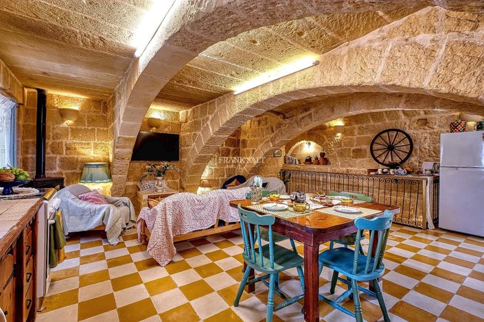 Image No.6-5 Bed Property for sale