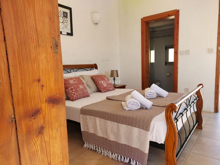 Image No.6-4 Bed Property for sale