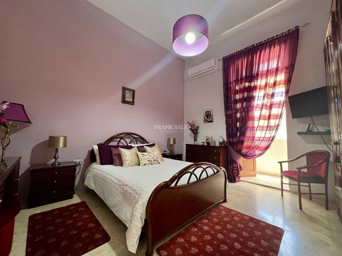 Image No.13-3 Bed Property for sale
