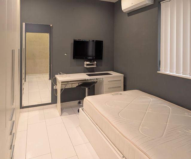 Image No.11-3 Bed Property for sale