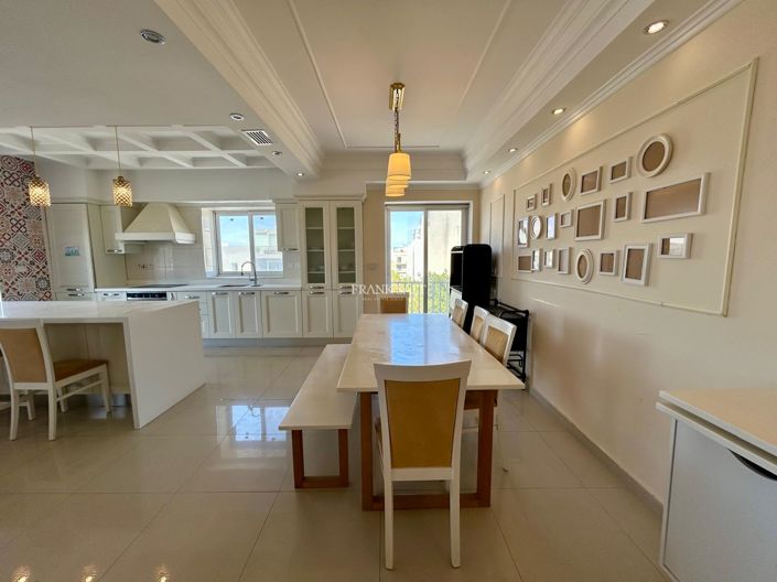 Image No.5-3 Bed Property for sale