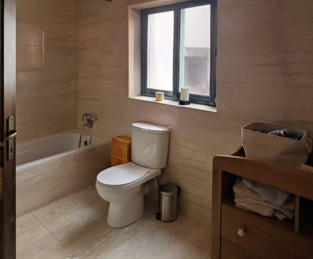 Image No.5-3 Bed Property for sale