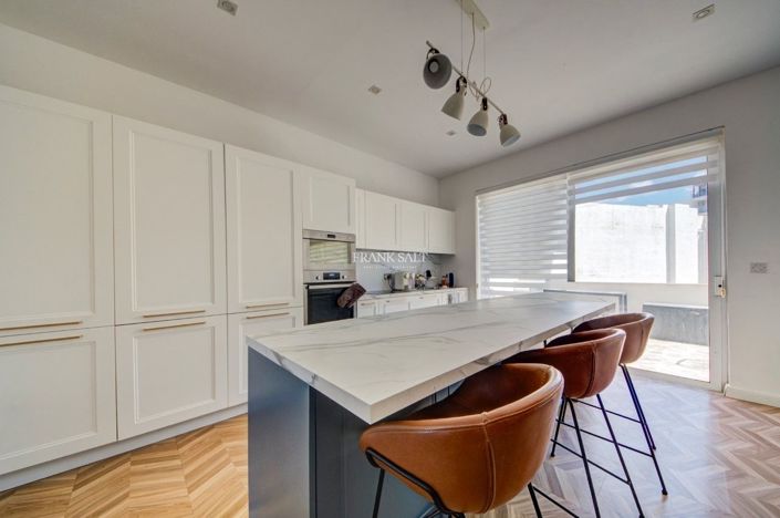 Image No.6-2 Bed Property for sale