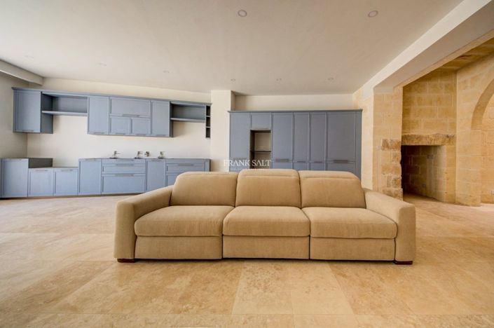 Image No.9-4 Bed Property for sale