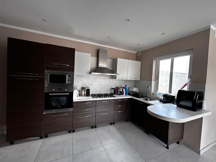 Image No.5-3 Bed Property for sale