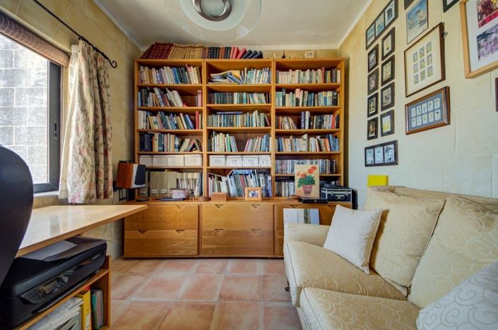 Image No.28-3 Bed Property for sale